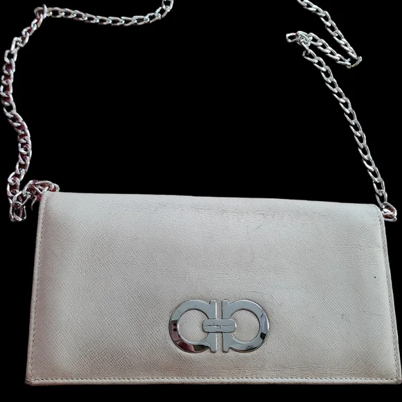 Vintage Salvatore Ferragamo Cream White Leather Wallet - Picture 2 of 10